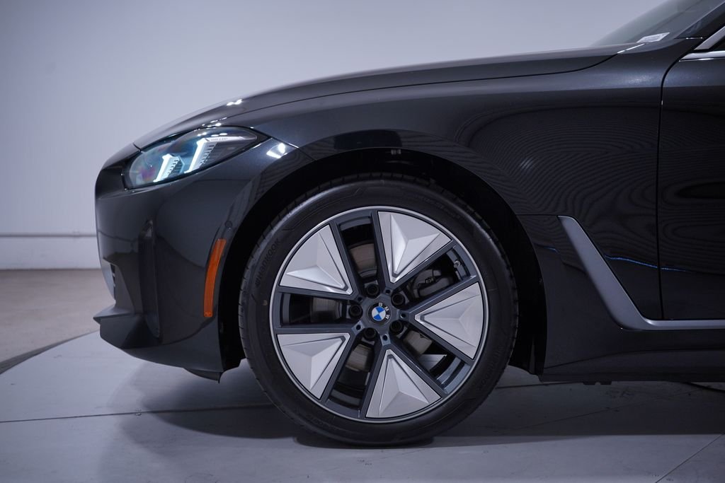 New 2026 Black Sapphire Metallic BMW eDrive40 image 2