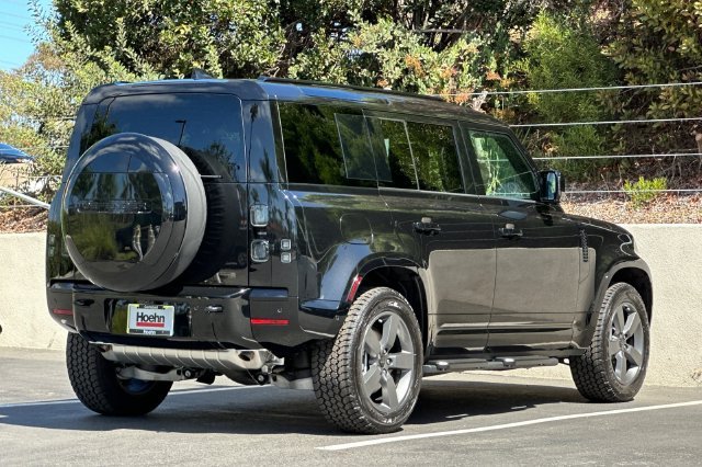 New 2026 Santorini Black Land Rover X-Dynamic SE image 5