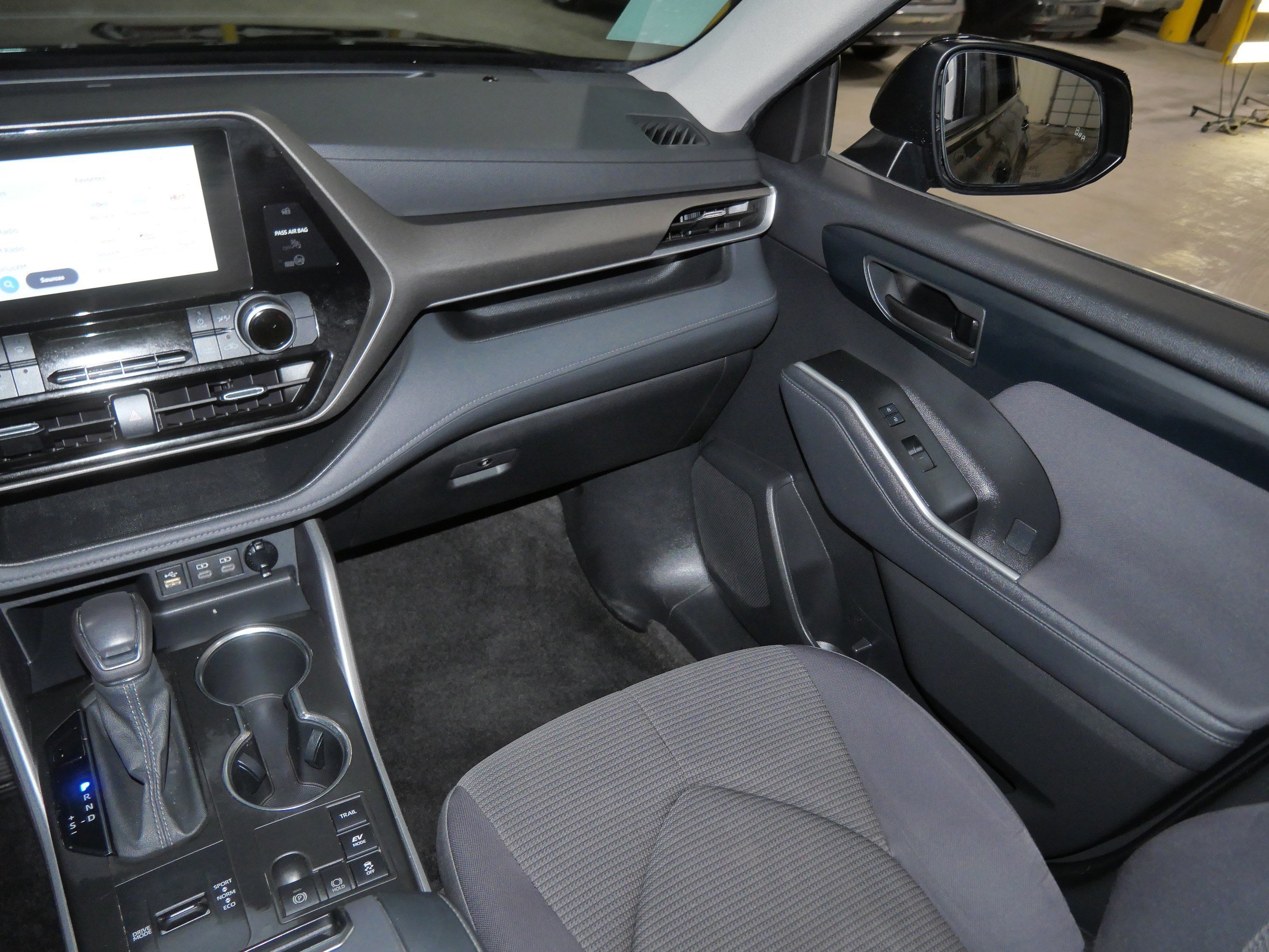 2023 Toyota Highlander LE - Photo 11