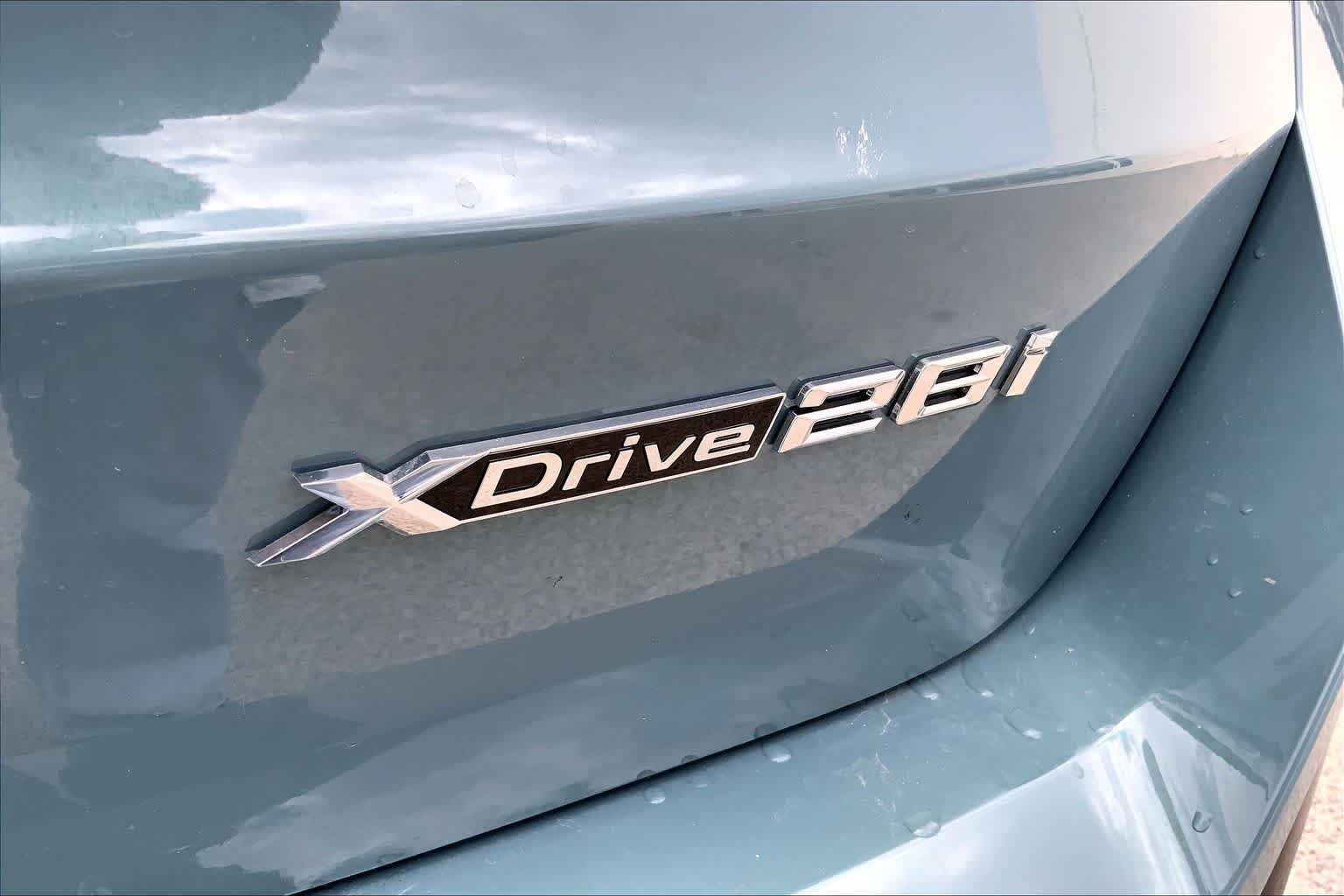 New 2026 Cape York Green Metallic BMW xDrive28i image 15