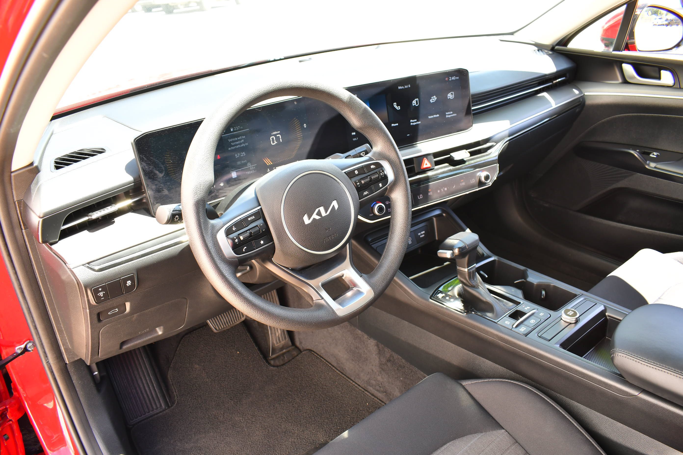 2025 Kia K5 LXS - Photo 12