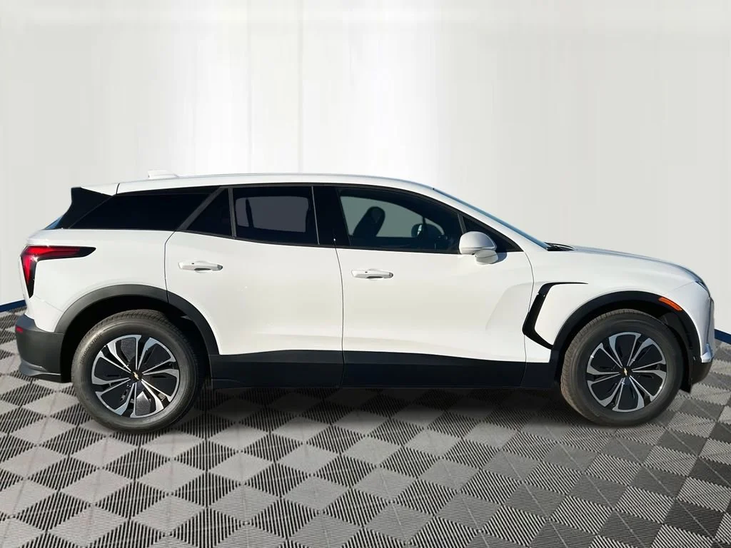 New 2026 Summit White Chevrolet LT image 6
