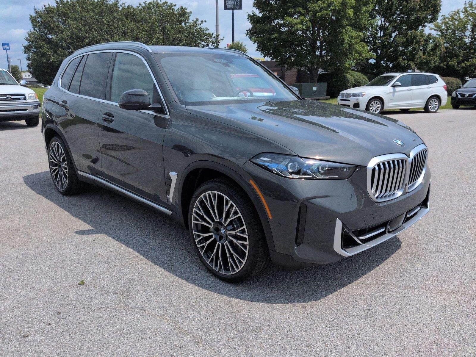 New 2026 Dravit Grey Metallic BMW xDrive40i image 7
