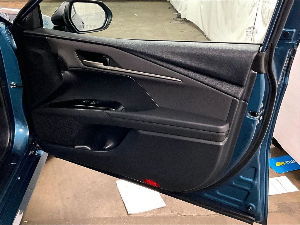 Used 2025  Toyota LE image 12