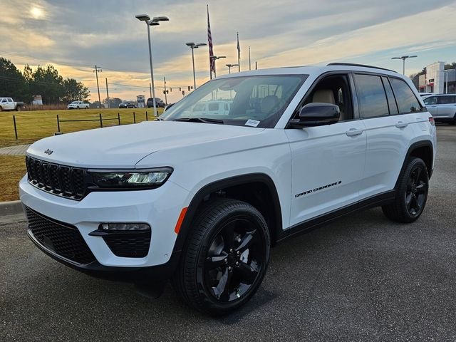 New 2025 Bright White Clear-Coat Exterior Paint Jeep Limited image 3
