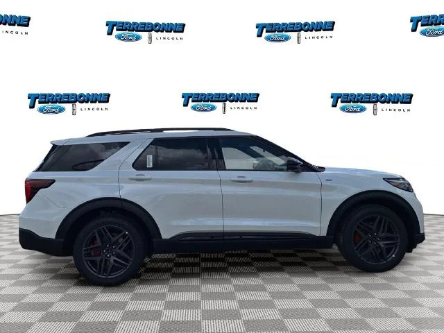 New 2027 Star White Metallic Tri-Coat Ford ST-Line image 30