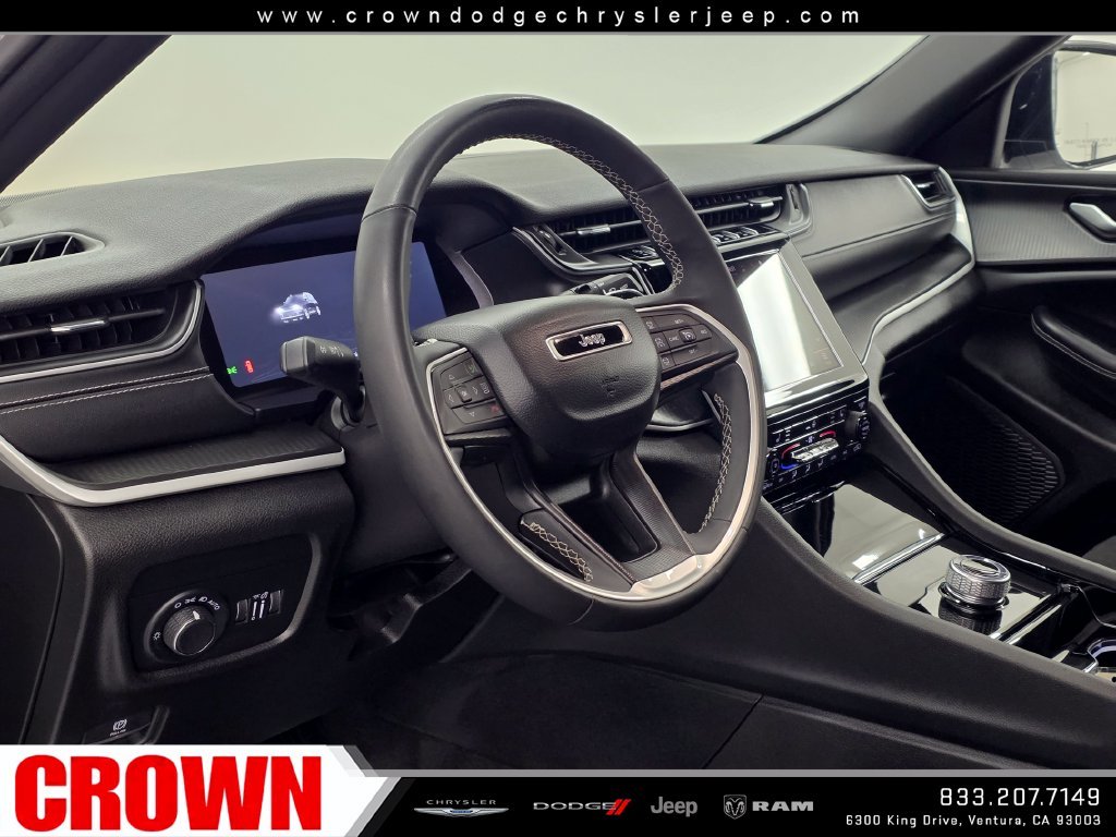 Used 2023 White Jeep Altitude image 22