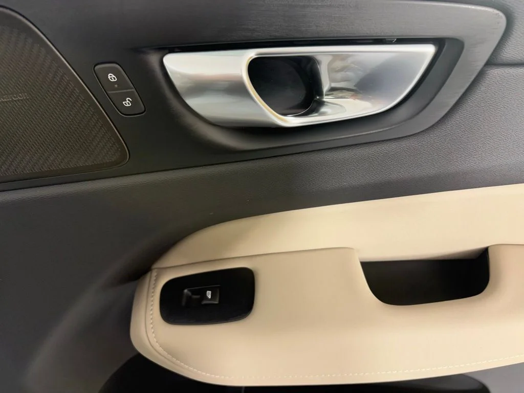 2026 Volvo XC60 Plus - Photo 12