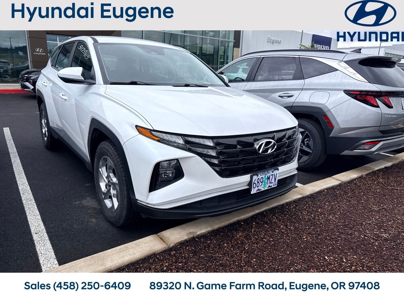 Used 2022 White Hyundai SE image 3