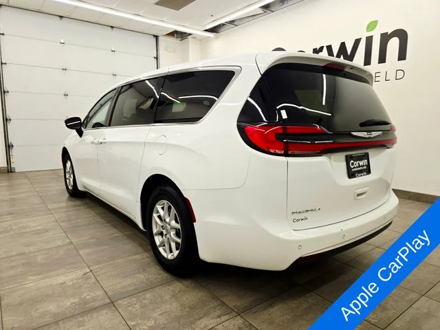 Used 2025 Bright White Clearcoat Chrysler Select image 3