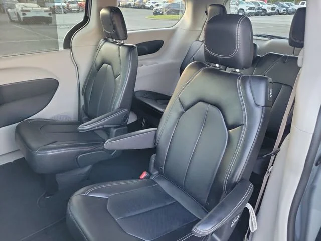 2024 Chrysler Pacifica Touring L - Photo 10