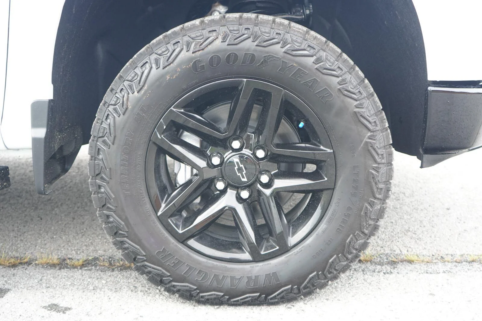 New 2026 Summit White Chevrolet Custom Trail Boss image 13