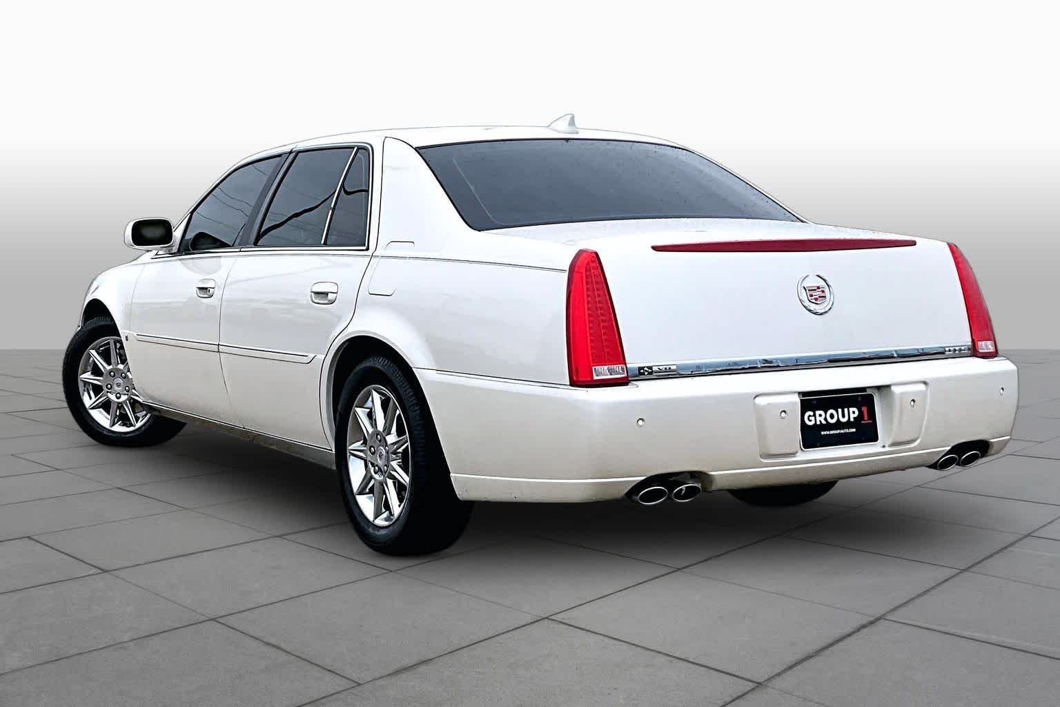 Used 2010 White Diamond Tricoat Cadillac w/1SC image 11