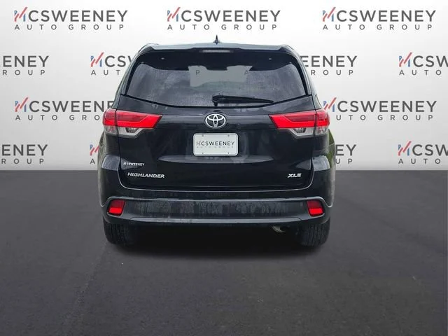 Used 2019  Toyota SE image 4