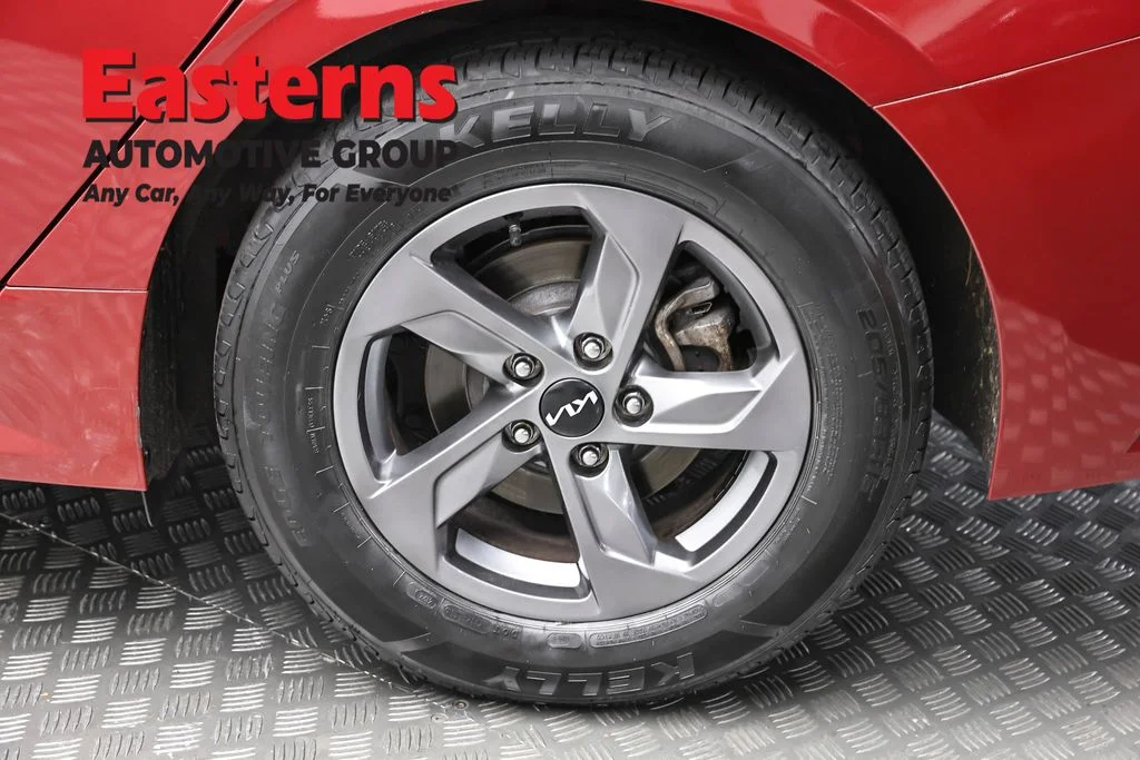 Used 2023 Red Kia LXS image 8