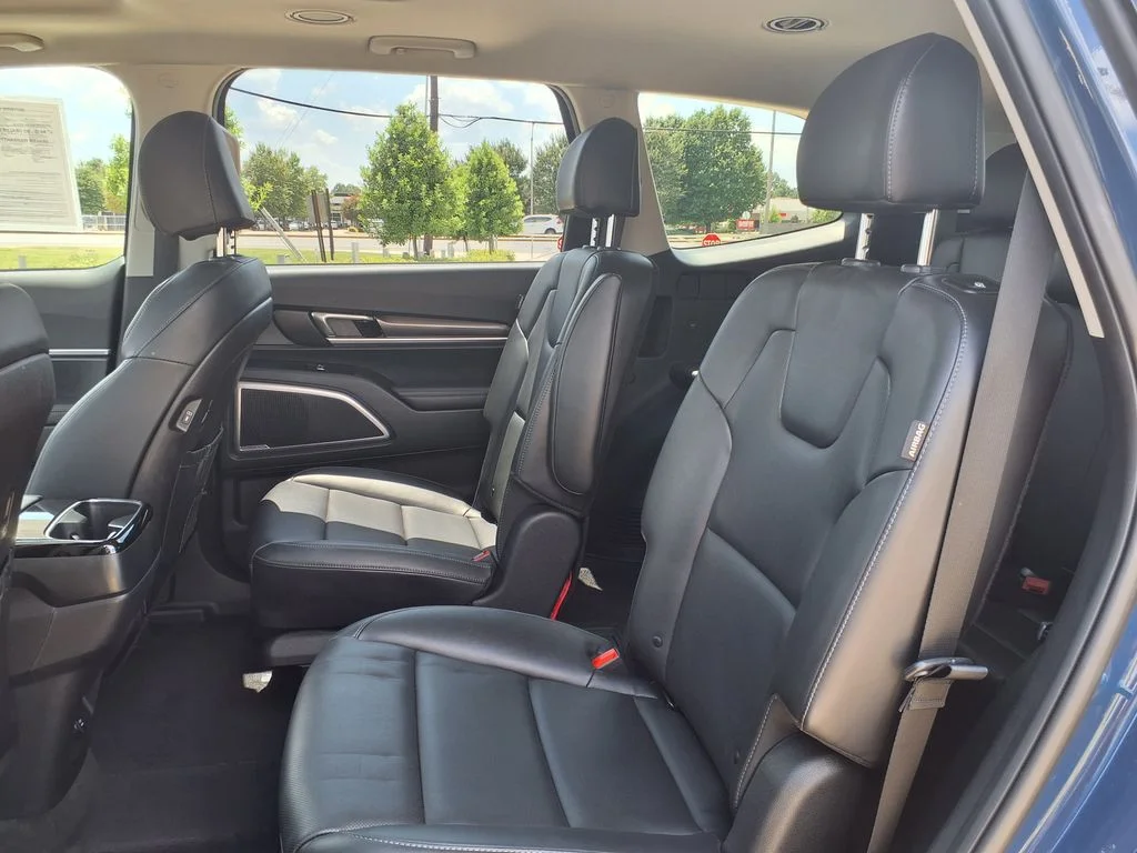 Used 2025 Black Kia S image 19