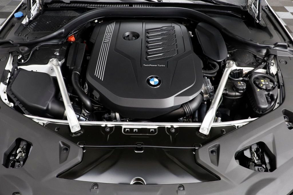 2025 BMW 8 Series 840i - Photo 25
