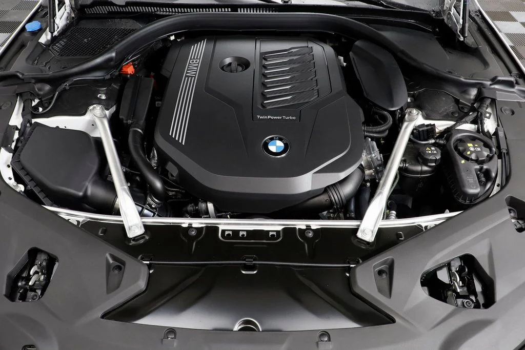 2025 BMW 8 Series 840i - Photo 25