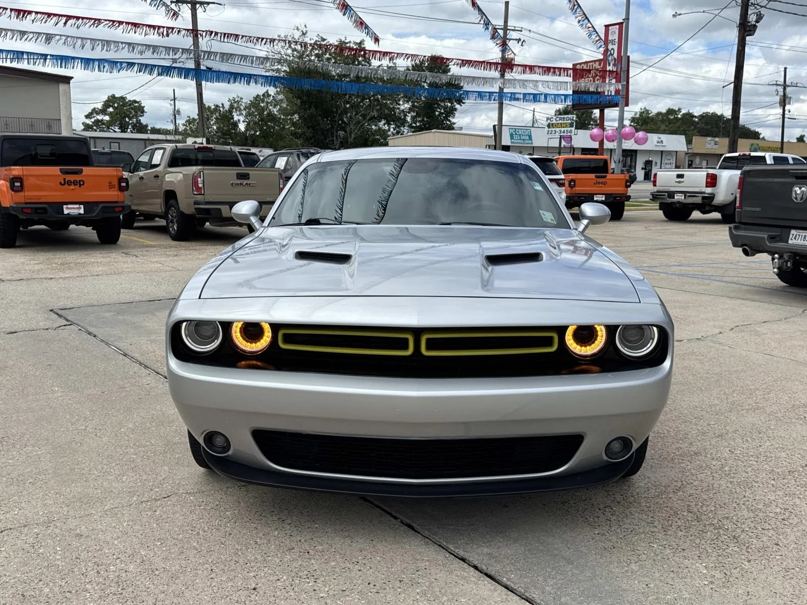 Used 2022 Triple Nickel Clearcoat Dodge SXT image 2
