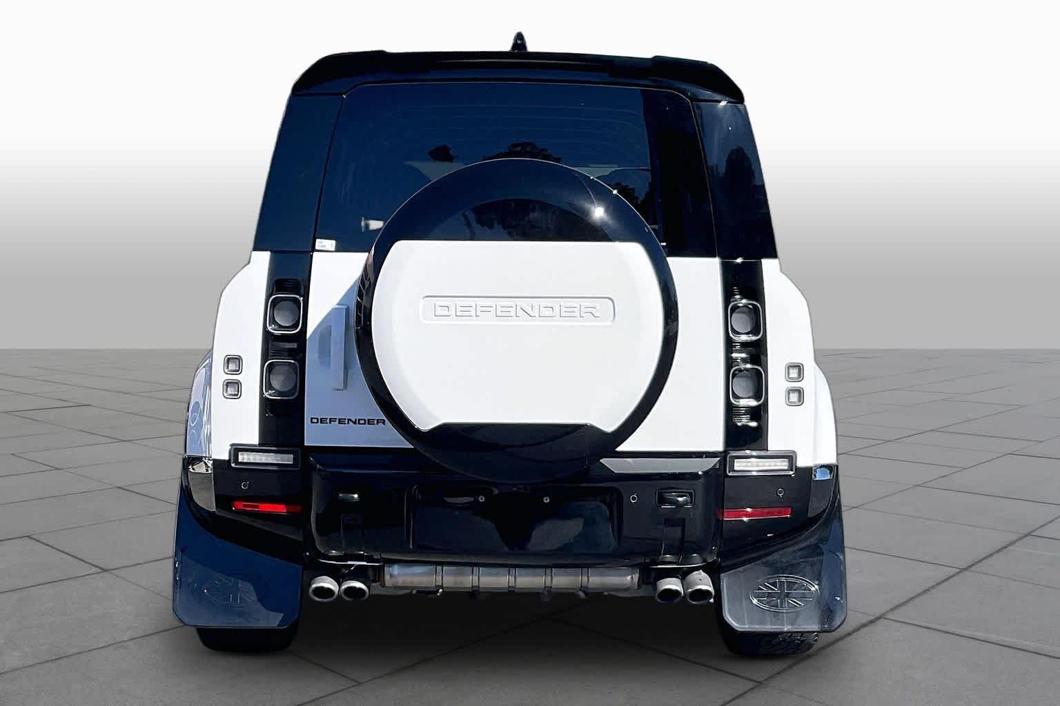 Used 2025 Fuji White Land Rover V8 image 4