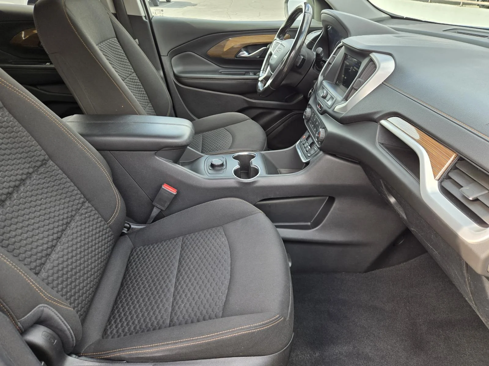 Used 2019 Ebony Twilight Metallic GMC FWD 4dr SLE image 33