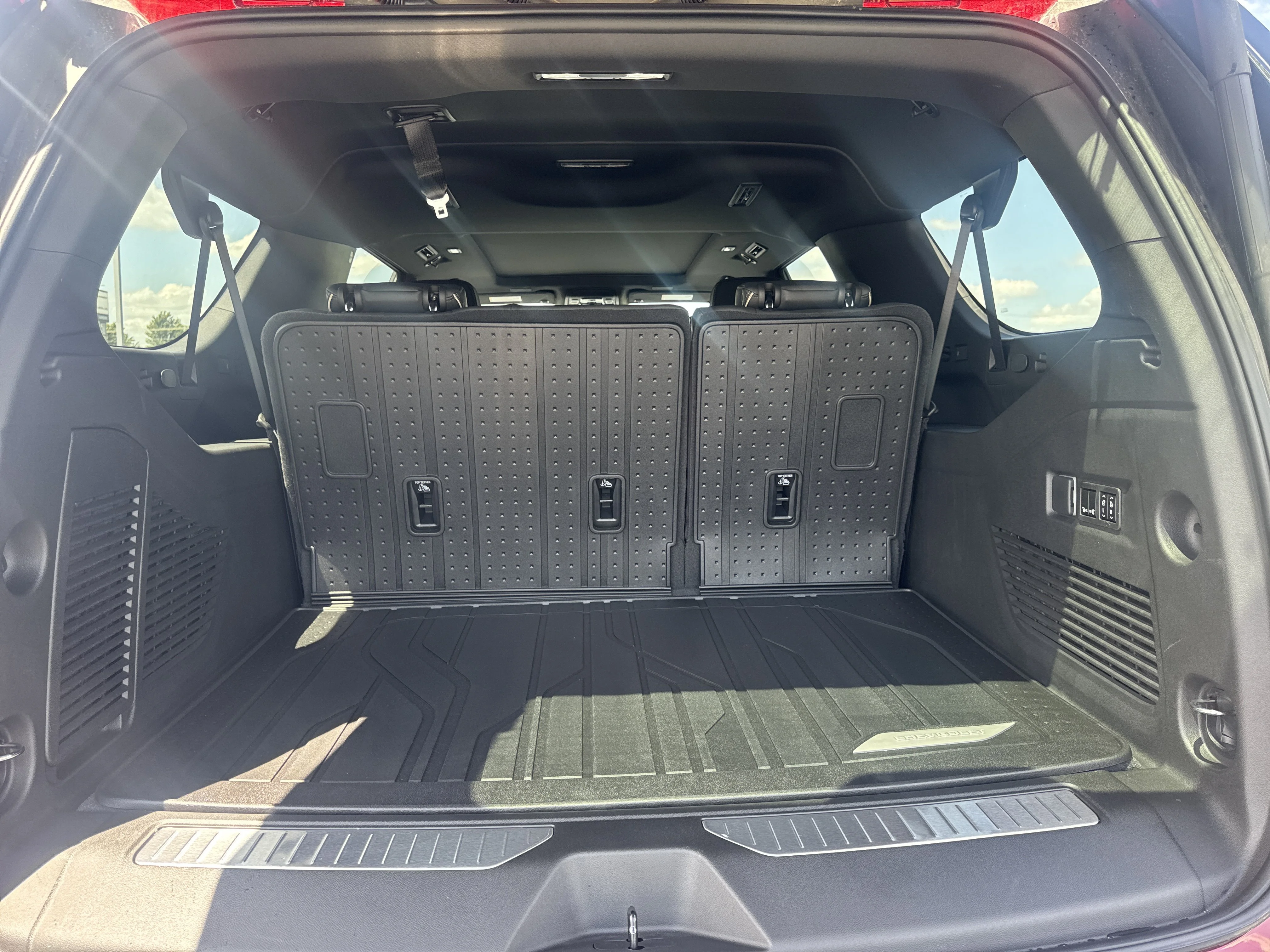 2026 Chevrolet Suburban Premier - Photo 28