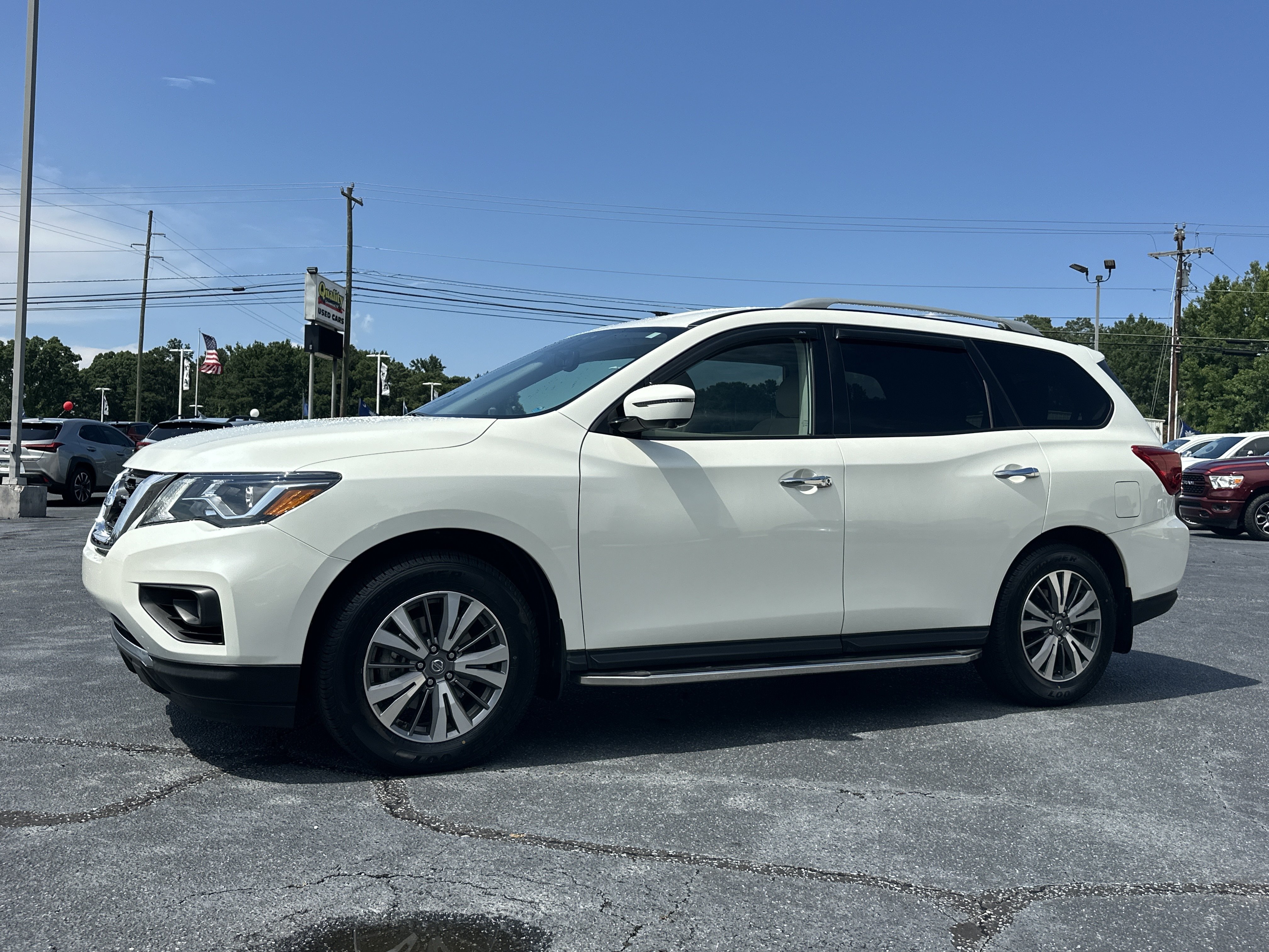 Used 2020 Pearl White Tricoat Nissan SL image 4