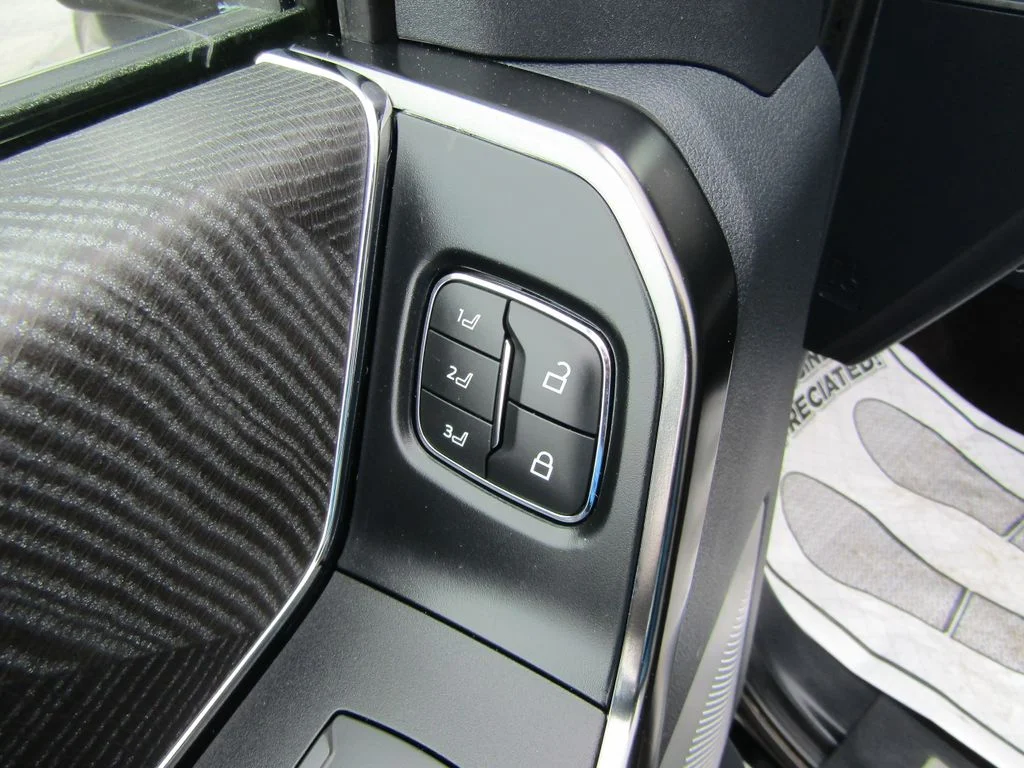 Used 2022 Agate Black Metallic Ford Platinum image 25