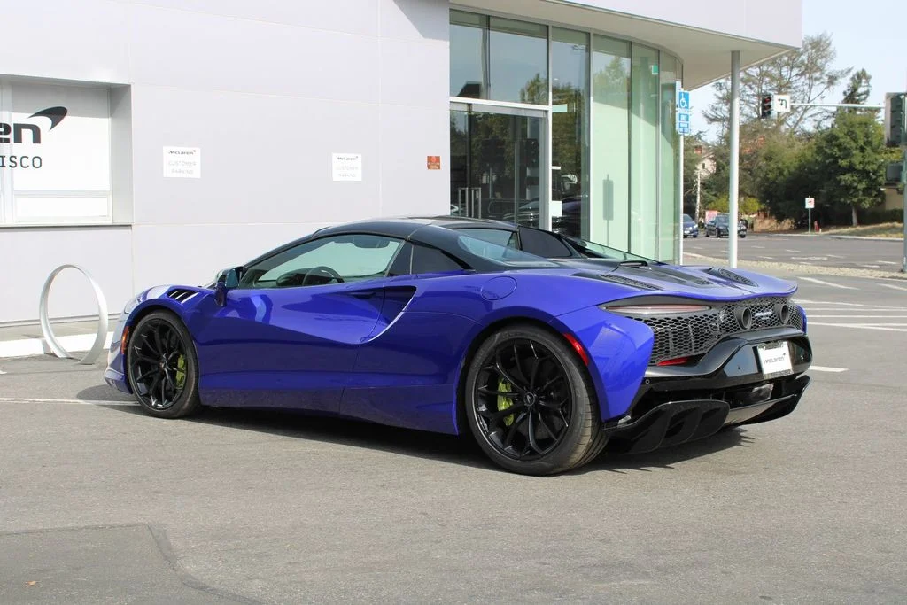 Certified Used 2025  McLaren Performance image 26