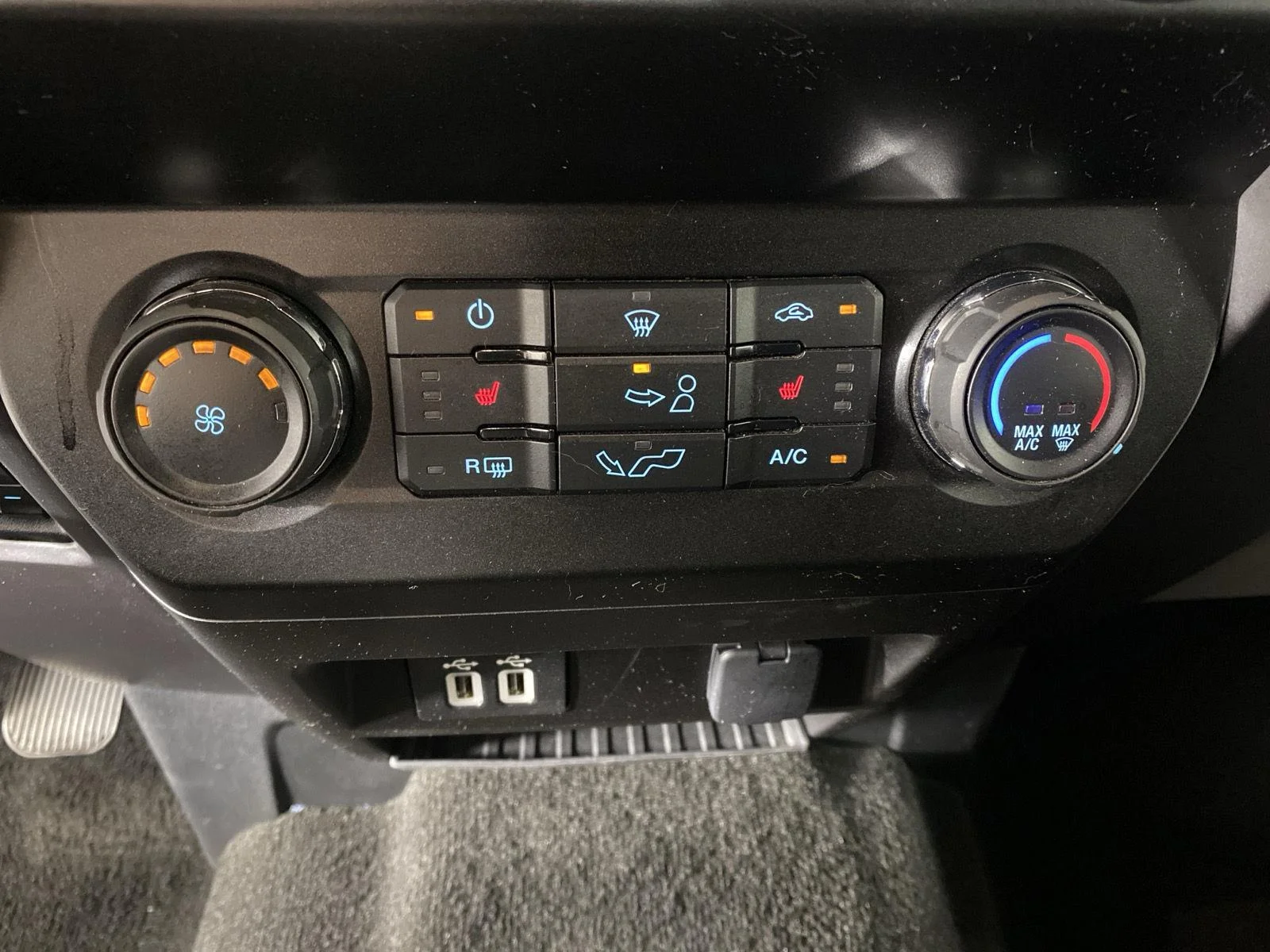 Used 2020 Rapid Red Metallic Tinted Clearcoat/Magnetic Ford XLT image 23