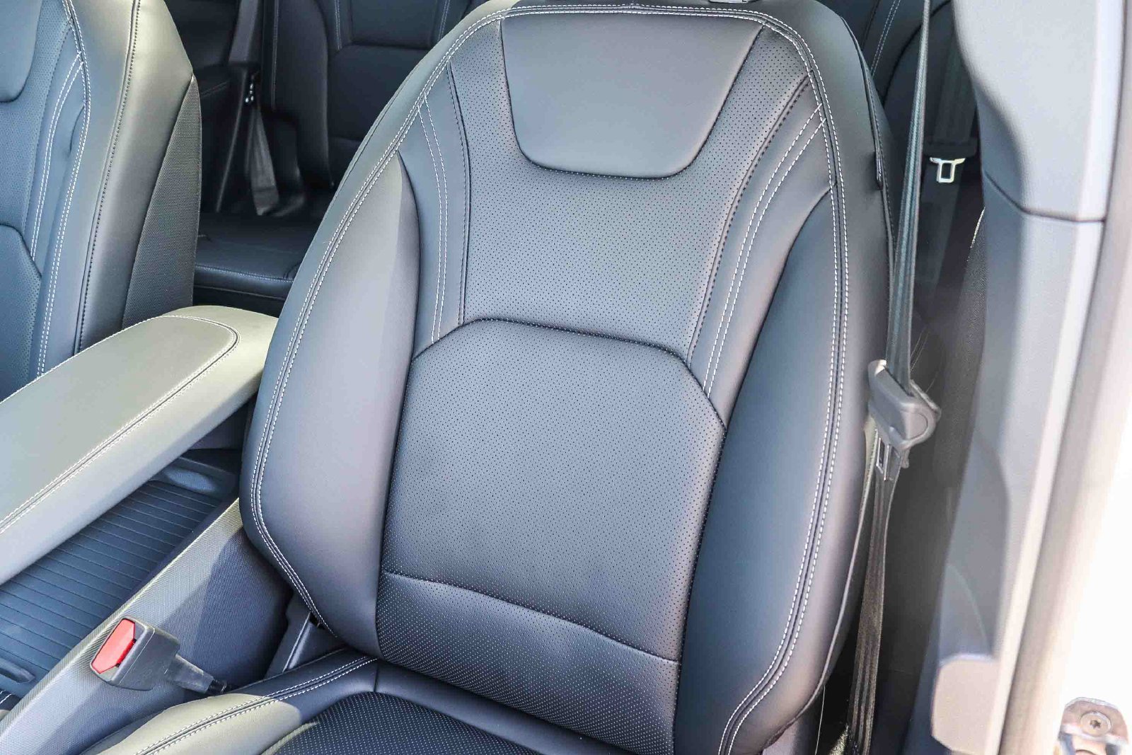 New 2026 Star White Metallic Tri-coat Ford Premium image 27