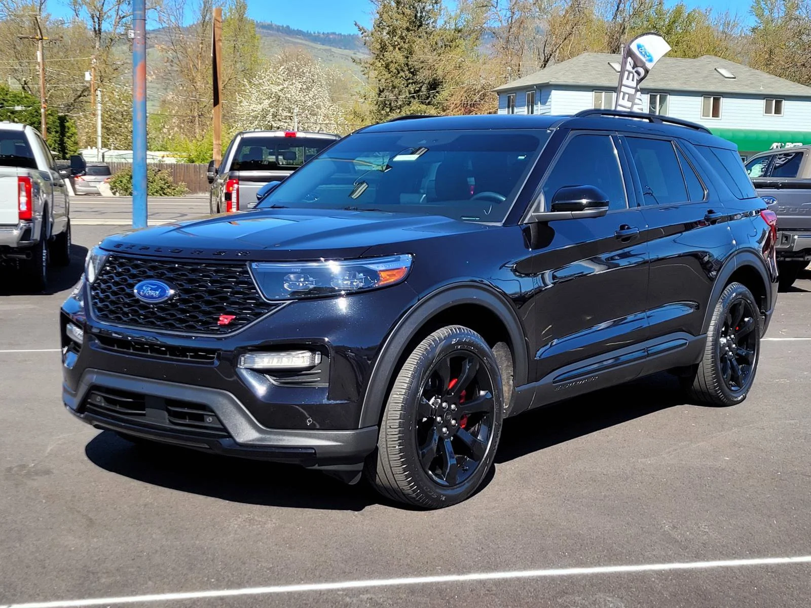2023 Ford Explorer ST 4WD's photo