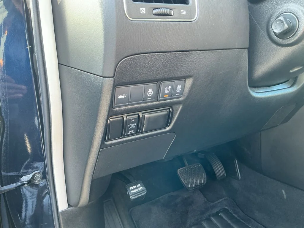 Used 2020 Blue Nissan Platinum image 27