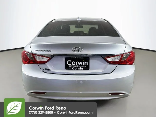 Used 2013 Radiant Silver Metallic Hyundai GLS image 8