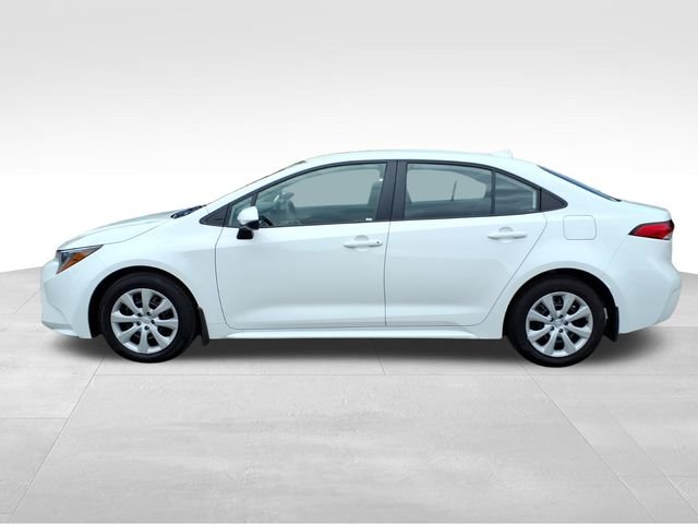 Used 2025 White Toyota LE image 5