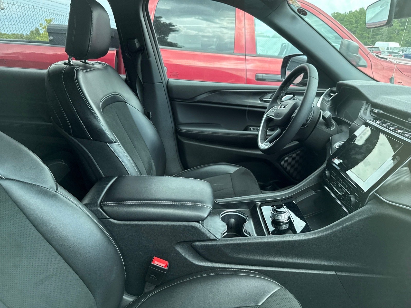 Used 2025 Velvet Red Pearl Coat Jeep Altitude X image 3