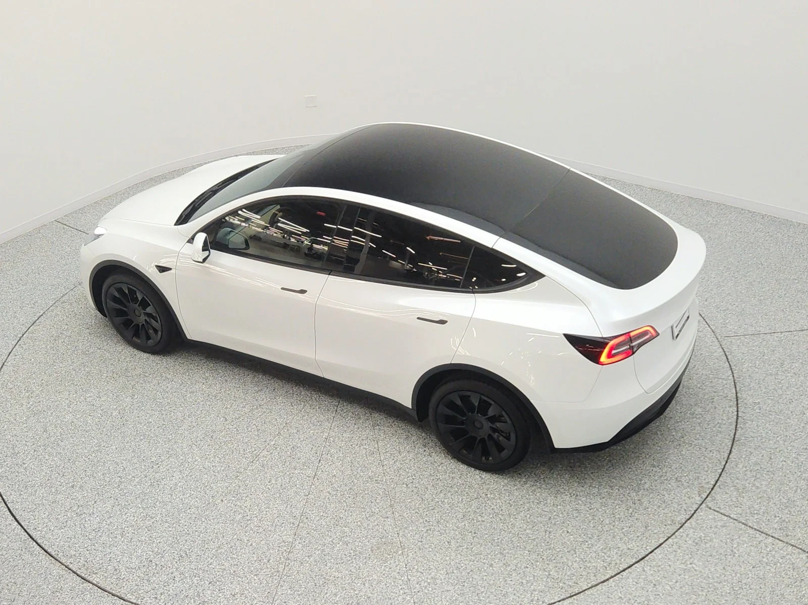 Used 2022 Pearl White Multi-Coat Tesla Long Range AWD image 29