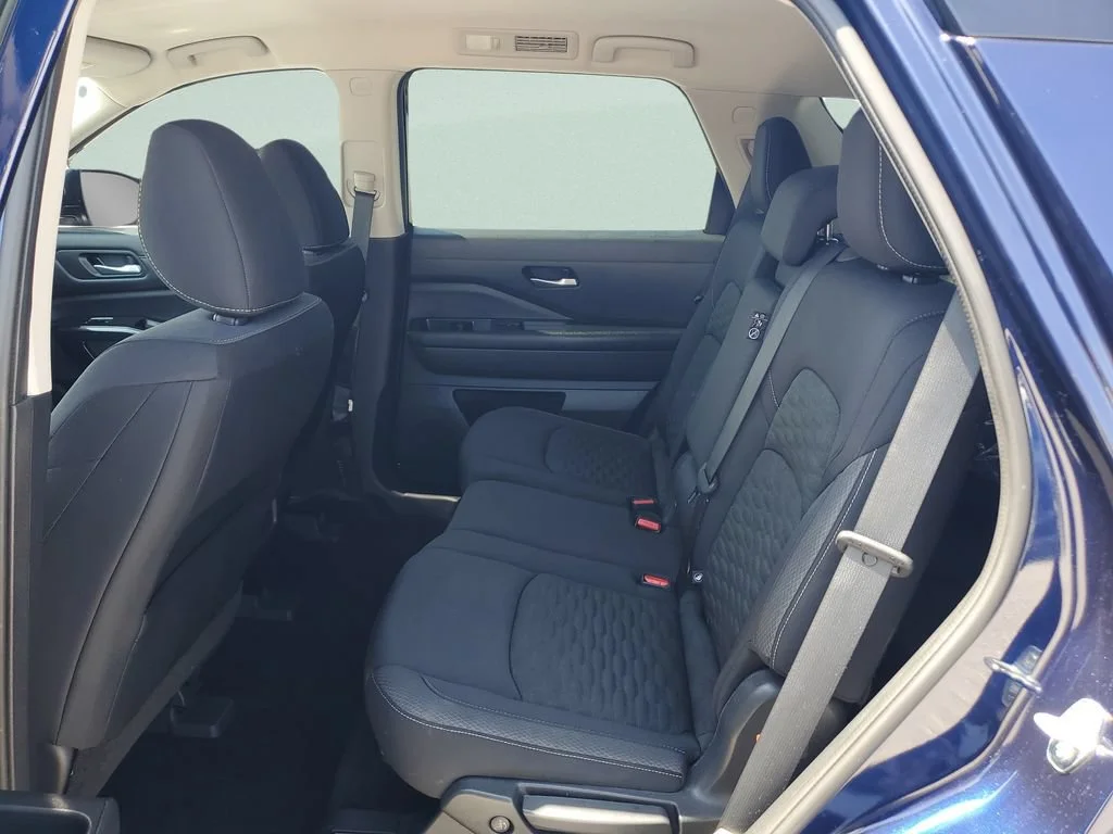 Used 2022 Blue Nissan SV 4WD image 10