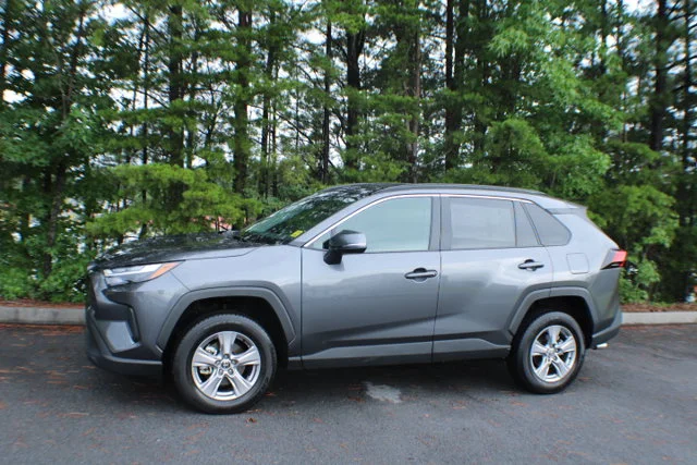 Used 2025 Magnetic Gray Metallic Toyota XLE image 4
