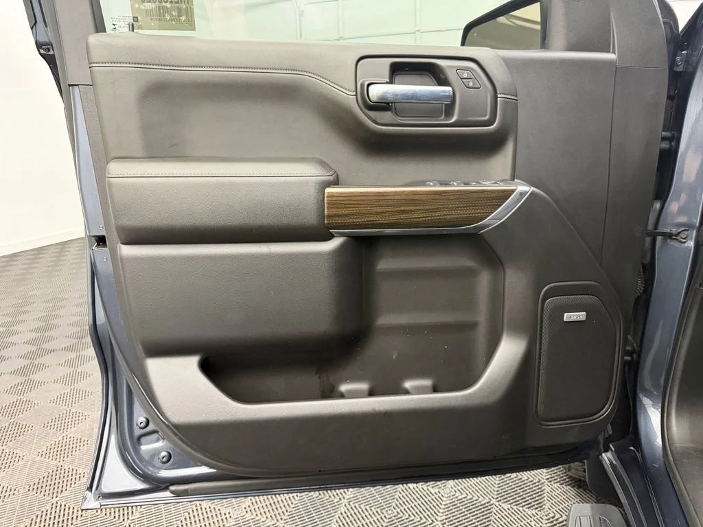 Used 2022 Shadow Gray Metallic Chevrolet RST image 18