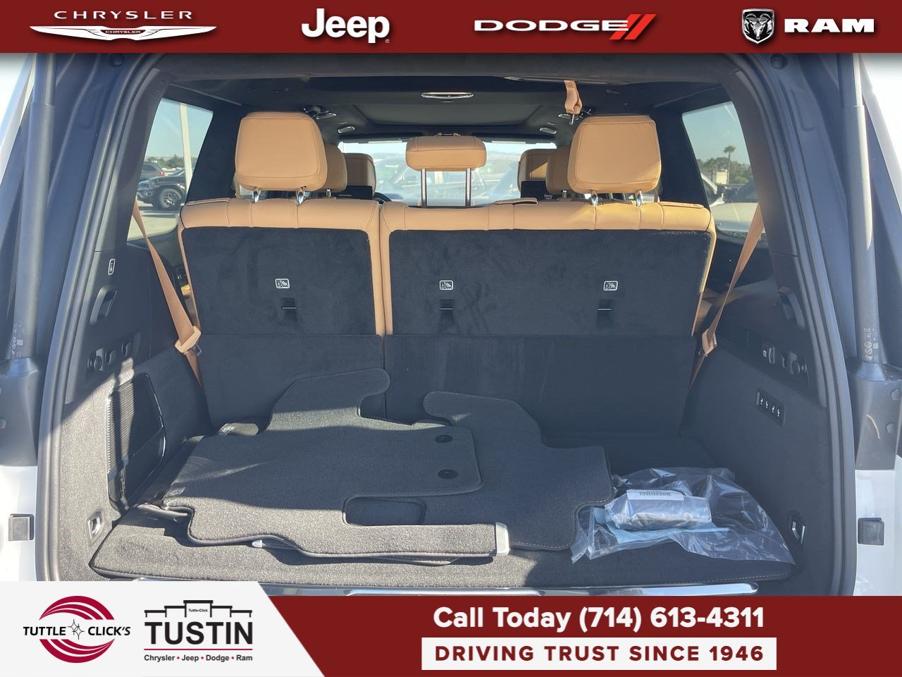 New 2026 Bright White Clear-Coat Exterior Paint Jeep Summit Reserve image 27