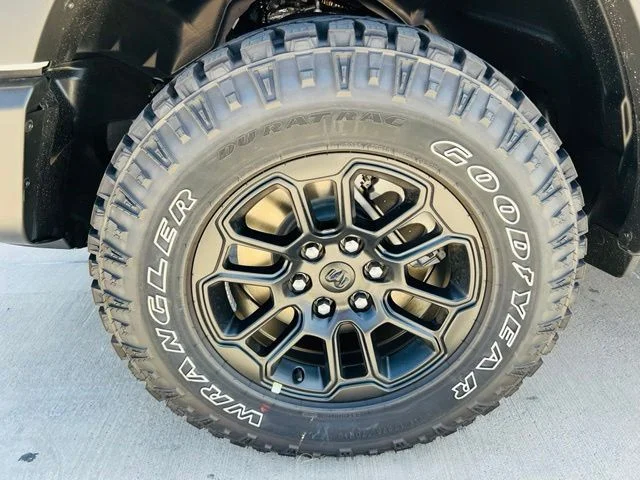 New 2027 Bright White Clear-Coat Exterior Paint RAM Rebel image 9