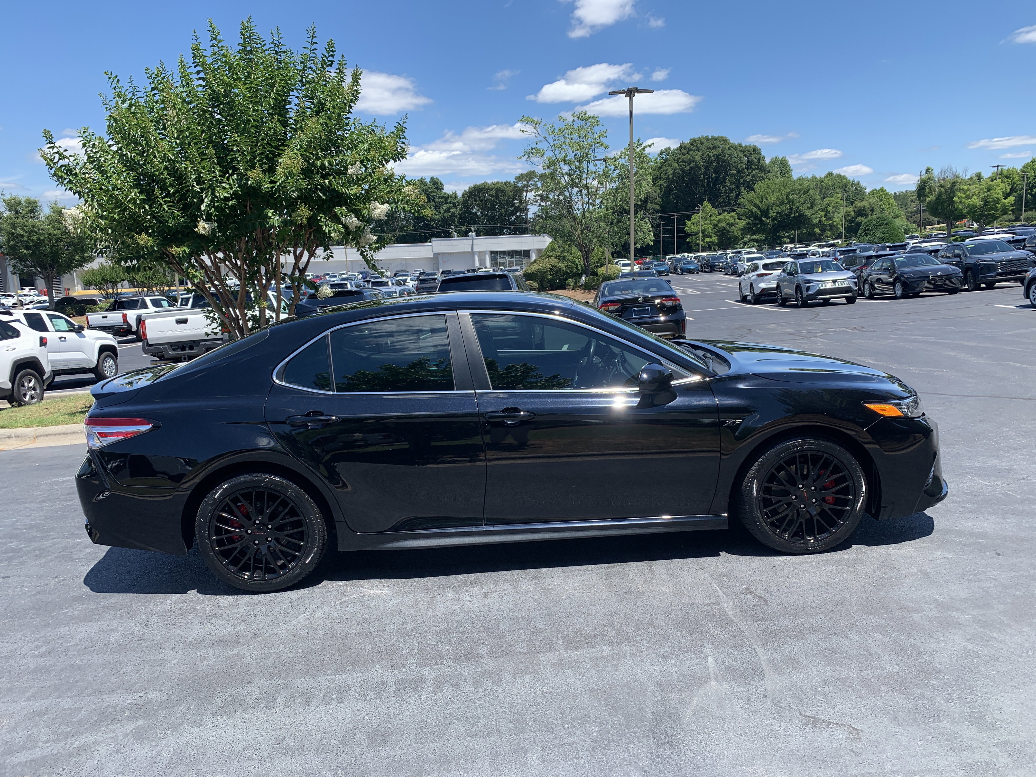 Used 2020 Midnight Black Metallic Toyota SE image 4