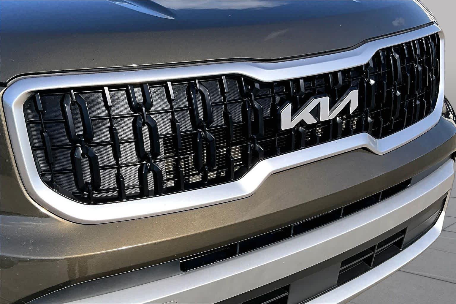 Used 2023 Dark Moss Kia EX image 27