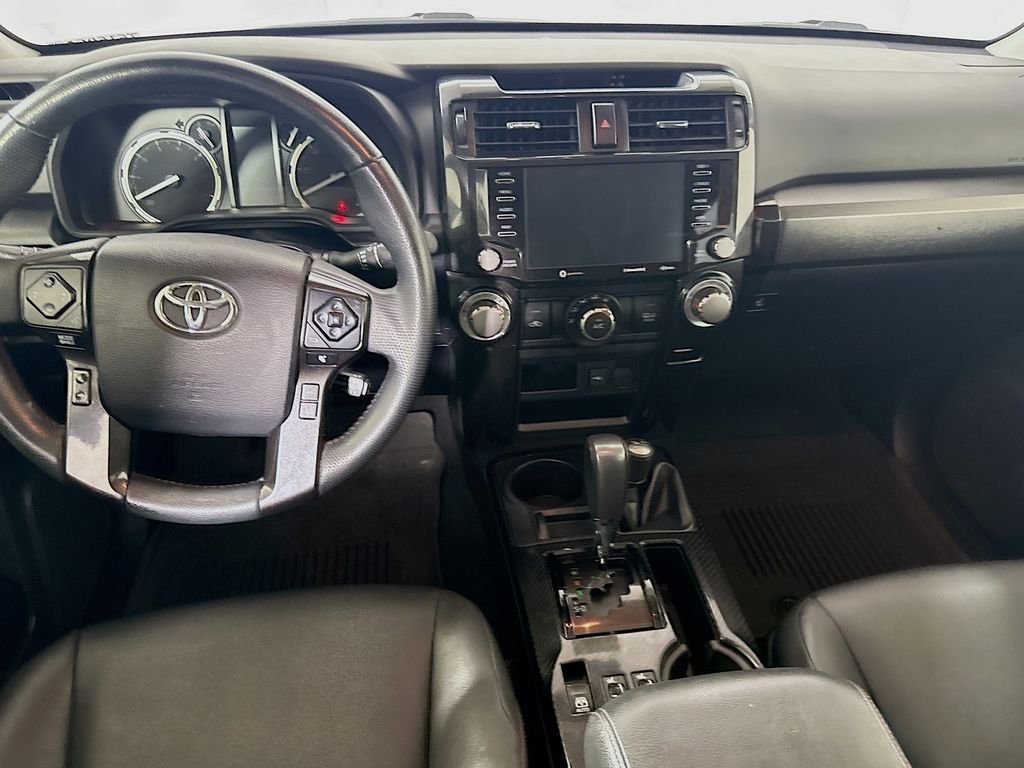 Used 2021 Classic Silver Metallic Toyota Venture image 20