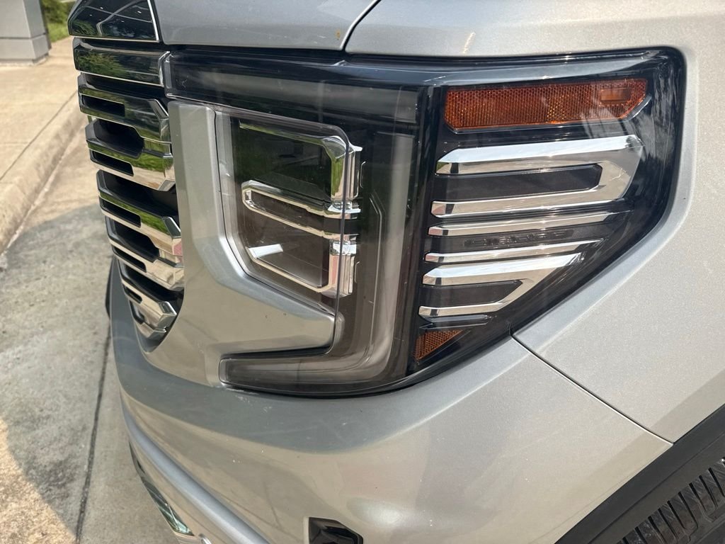 Used 2022 Silver GMC Denali image 12