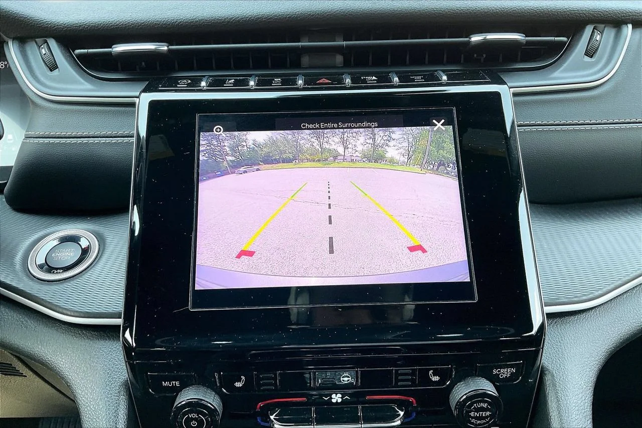 Used 2023 Gray Jeep Altitude X image 13