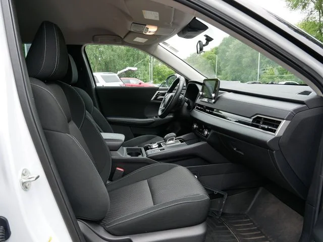Used 2023 White Diamond Mitsubishi ES image 8