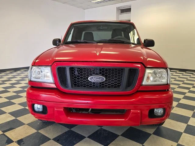 Used 2004 Red Ford Edge image 2