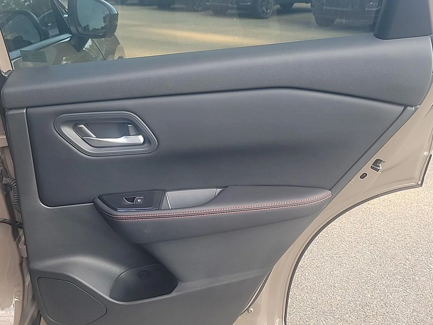 Used 2025 Everest White Pearl Nissan Rock Creek image 19